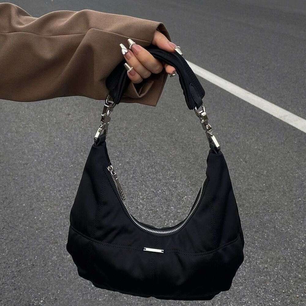 Vintage Oxford Cloth Black Armpit Bag With Niche Design, Sunny Cloud Bag, Casual Fashion, Crescent Shoulder Handbag, Fashionable Quality, Classic B3