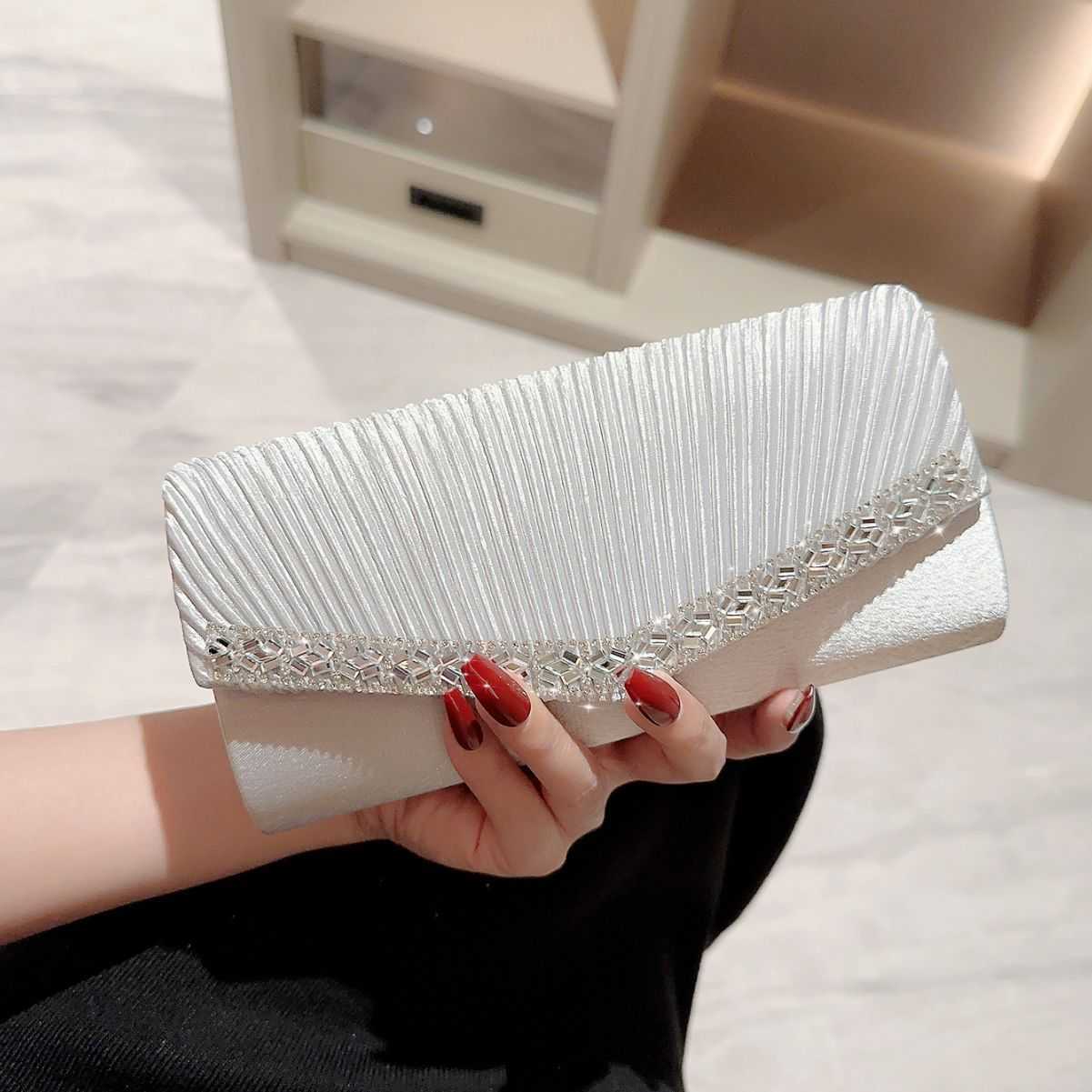 New Dinner Bag Fashionable Folded Handheld Bag Clutch Bag Paired with Water Diamond Velvet Minimalist Dinner Crossbody Womens Bag 240920