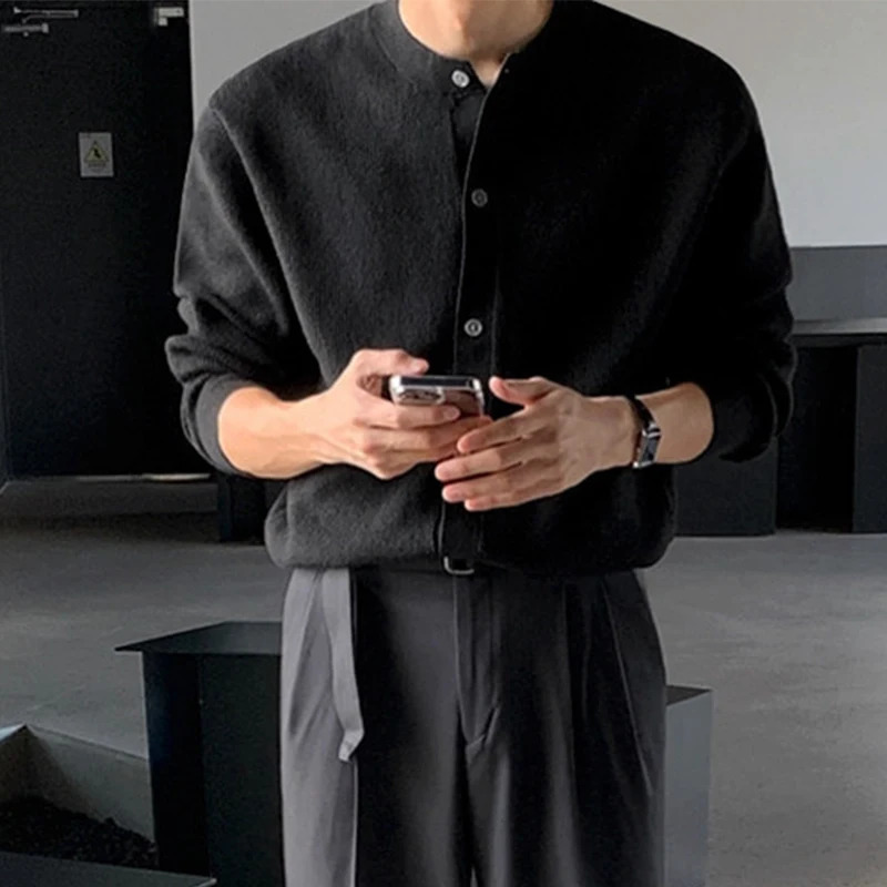 Mens knitted button up cardigan casual long sleeved O-neck solid color retro Korean autumn clothing item 241205