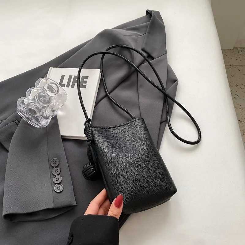 Womens leather small cross body bag designer mobile phone bag lightweight and fashionable shoulder bag womens travel bag Z241210