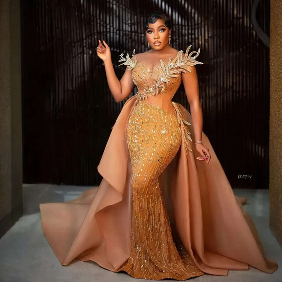 2024 Plus Size Urious Prom Dresses For Special Ocns With Detachable Train Promdress Sheer Neck Beaded Lace Birthday Dress Second Reception Gowns 0920