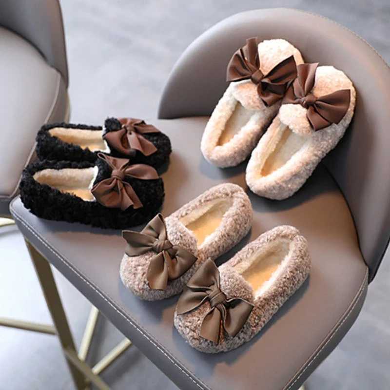 Winter New Warm Girl Shoe Comfort Added Velvet Child Sneakers Slish Princess Versatile Casual Shoe Soft Simple Cotton ShoesXJ241209