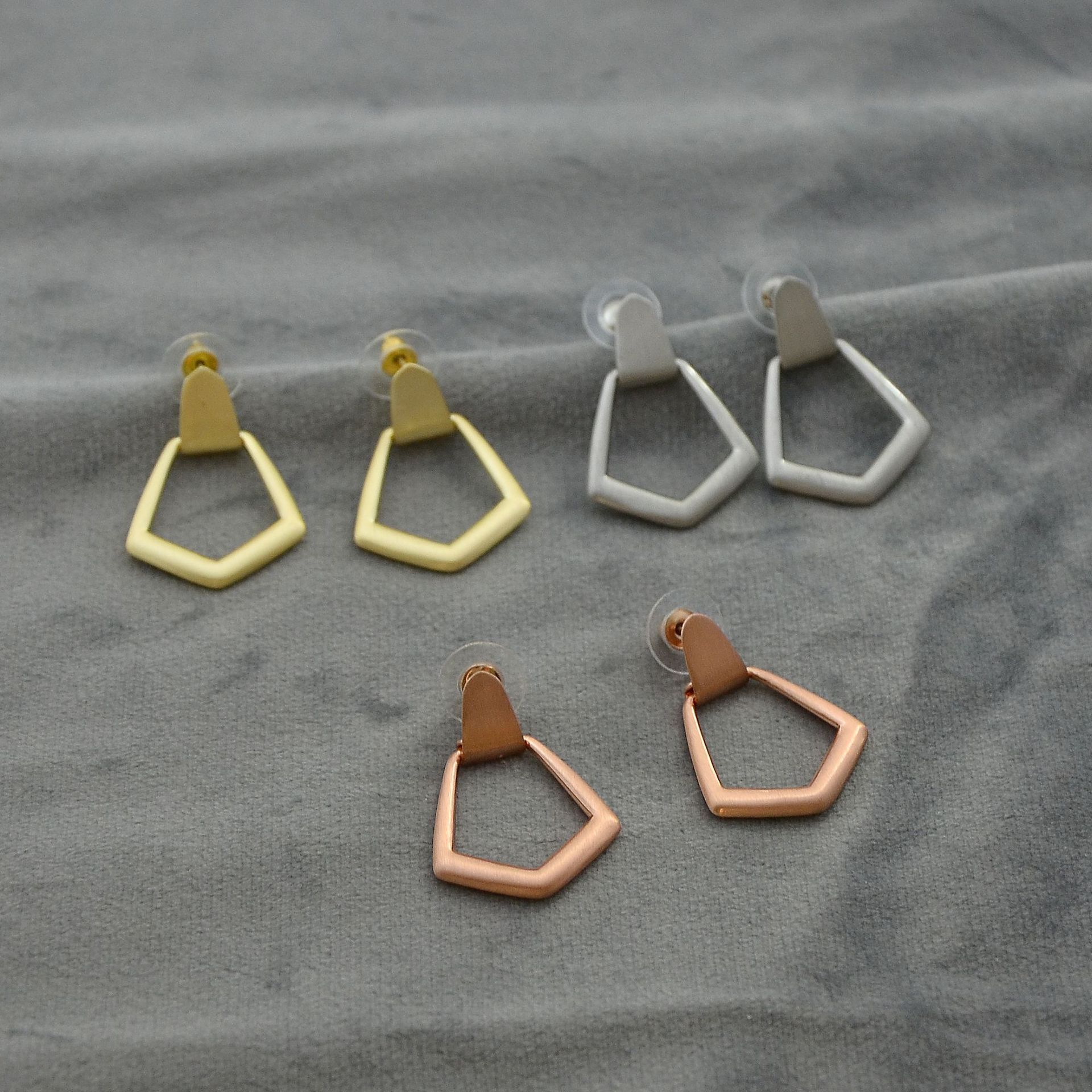 Designer Kendr Scot… - image