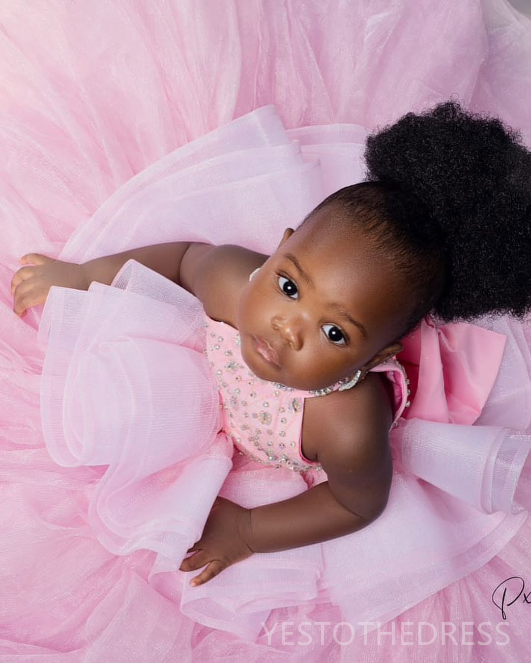 2025 Cute Light Pink Flower Girl Dresses Girls Birthday Dress Communion Gowns Halter Beaded Rhinestones Tiered Tulle Princess Marriage Dress F167