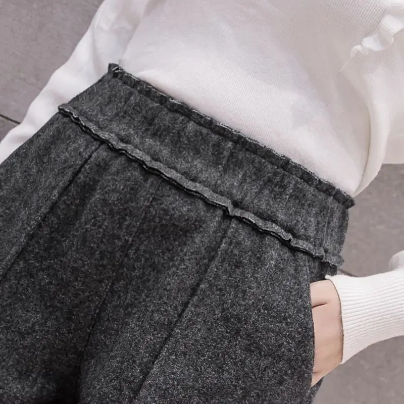 Korean Fashion Autumn/Winter Womens Solid Pocket Simple Office Womens Elastic High Waist Loose Wool Wide Leg Shorts 241206