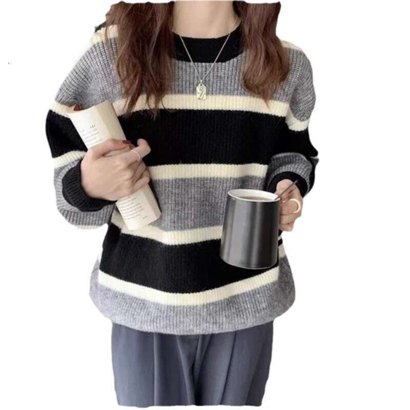Korean version 2023 autumn and winter new loose contrasting striped pullover sweater, women's lazy style retro outer knitted sweater thick