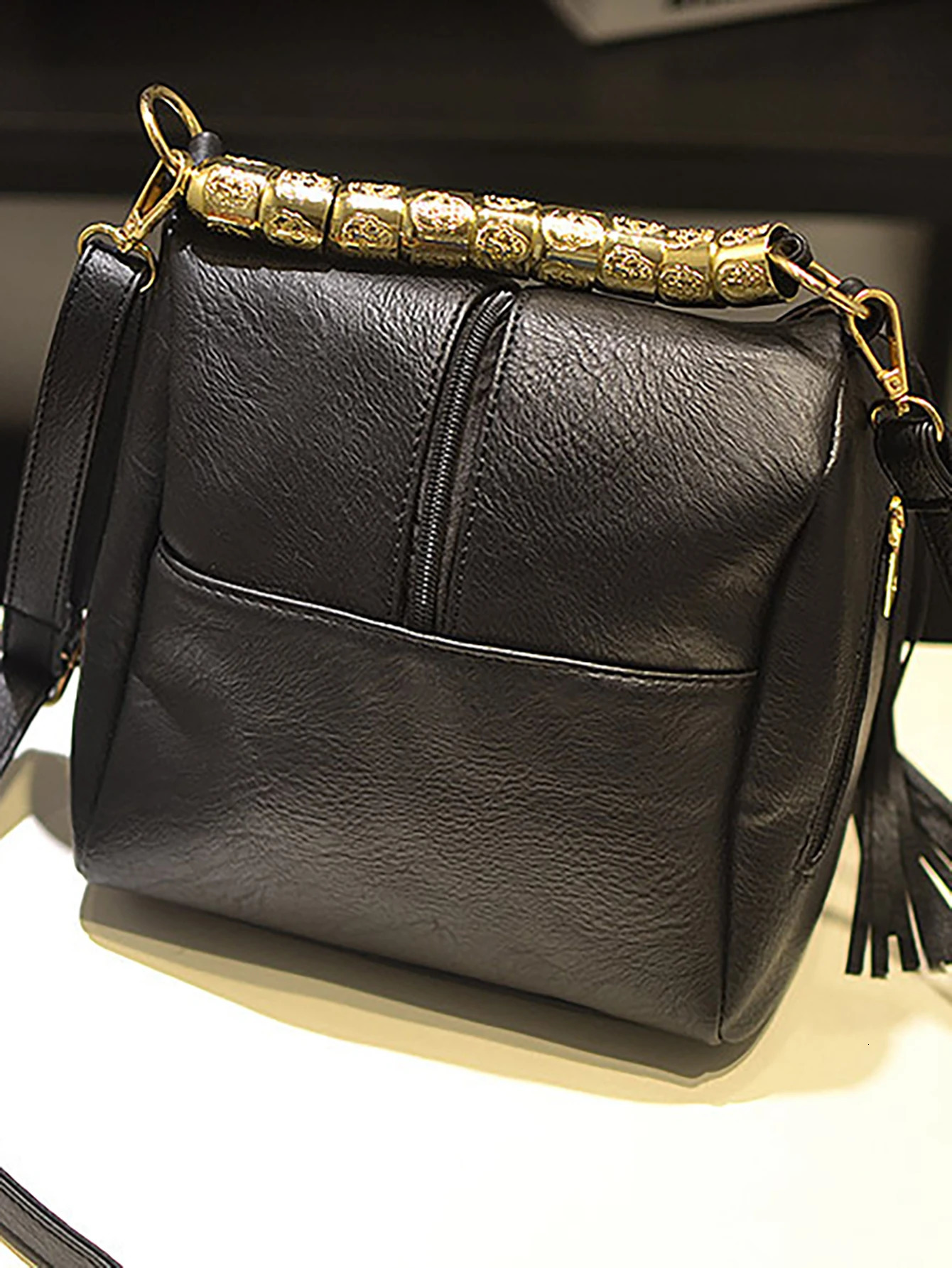 Tassel Decoration Bohemian Style Womens Shoulder Bag Retro Fashion Versatile Personalized Handbag Special Shape Handbag241209