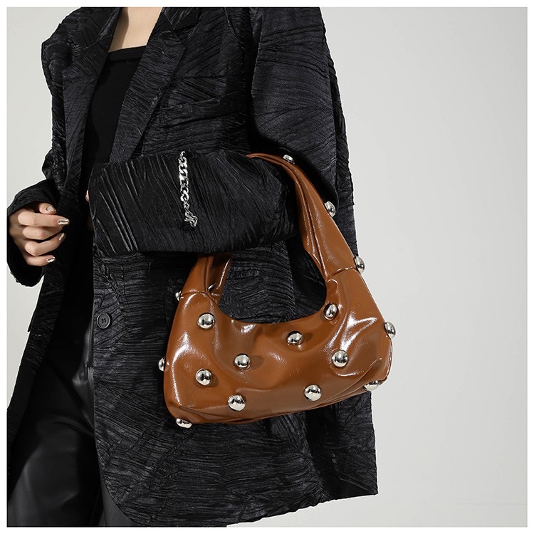 2025 new New Riveted Ball Underarm Trendy Fashion, niche Design, Single Personalized Cross Shoulder Women's Bag