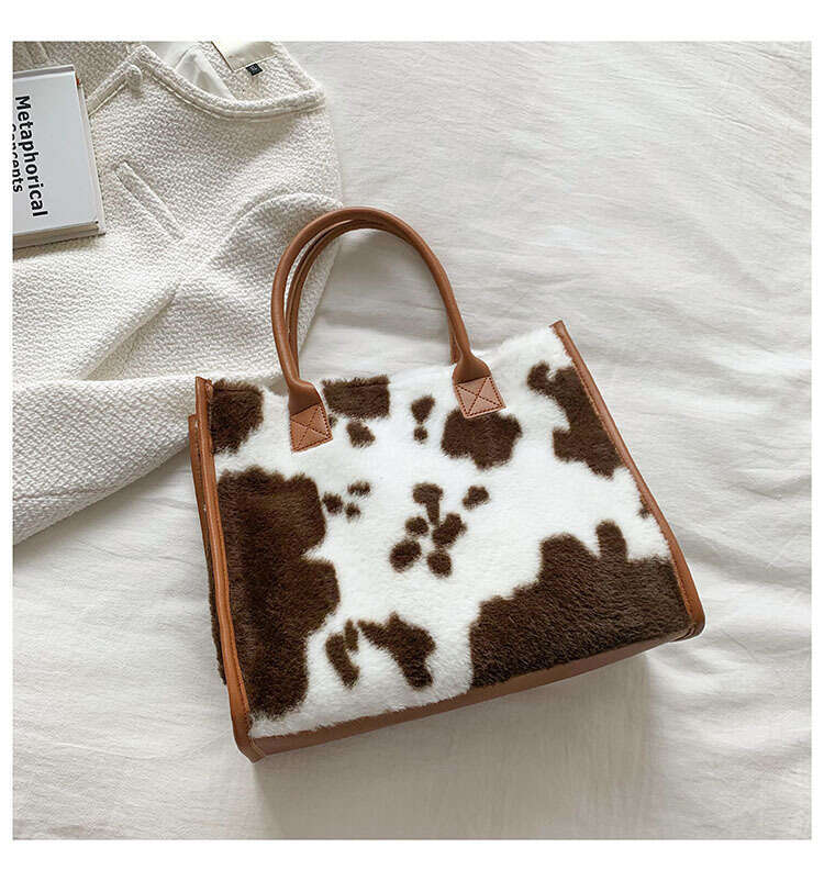 Leopard print women in autumn winter, new trendy and fashionable handbag for commuting, large capacity plush bag
