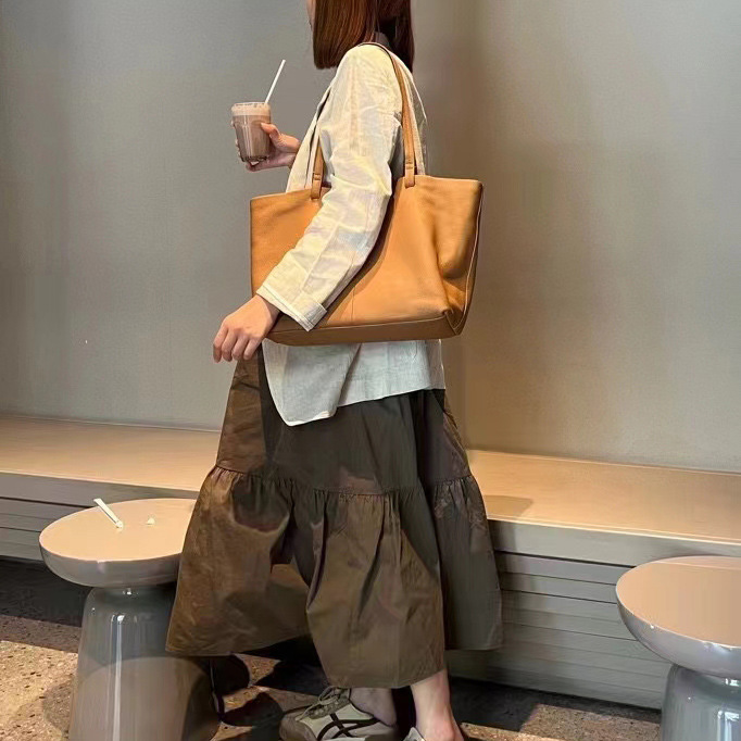 OLOEY Premium Cowhide Leather Shoulder Tote - Durable and Stylish Commuter Shopping Handbag with Ample Space