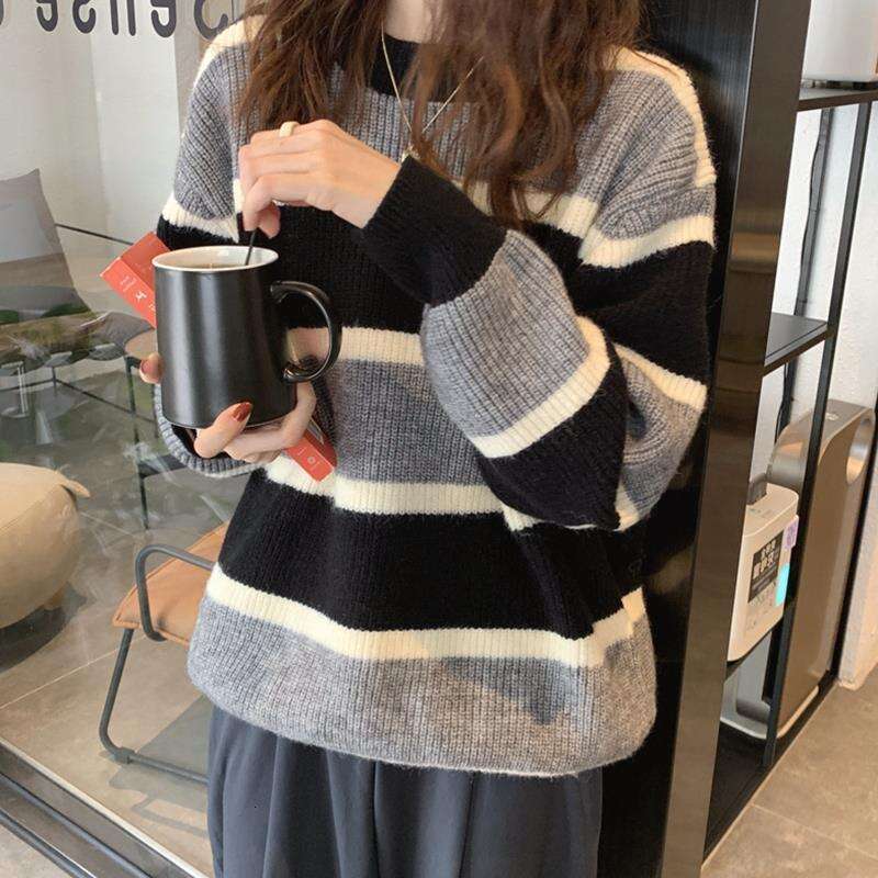 Korean version 2023 autumn and winter new loose contrasting striped pullover sweater, women's lazy style retro outer knitted sweater thick