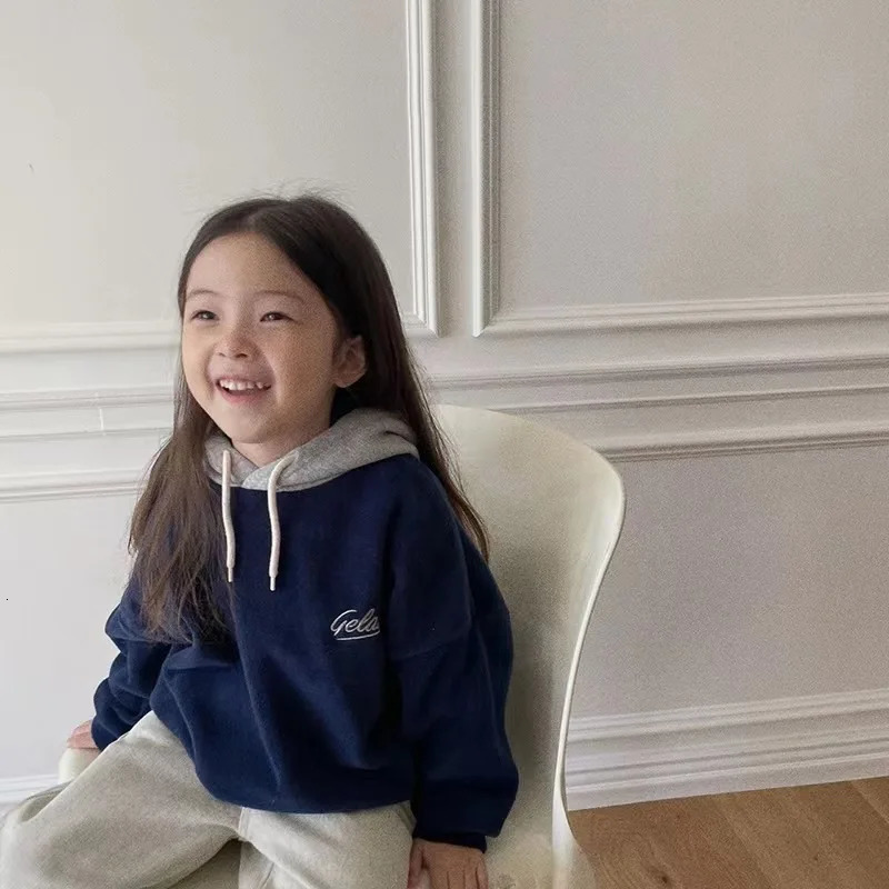 Korean autumn and winter childrens hoodies sportswear for girls plush letter hoodies zippered childrens clothing tops for boys 241210