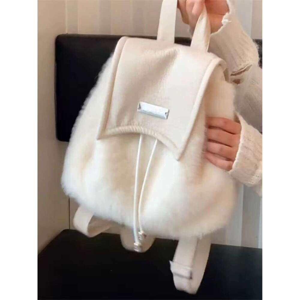 Small niche autumn and winter bag for women 2024 new high-end style spicy girl plush student furry backpack