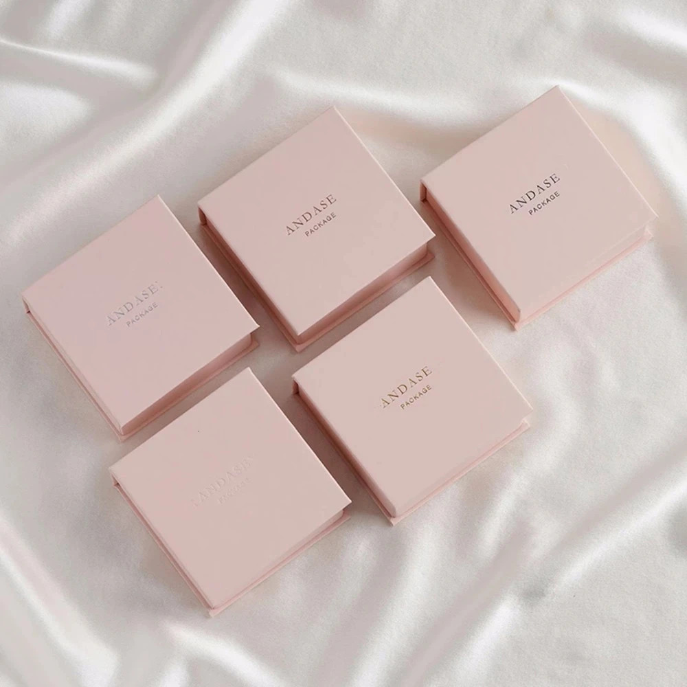 9 * 9 * 3.5cm customized necklace magnetic box with sponge personalized jewelry packaging loose flip cardboard box 241209