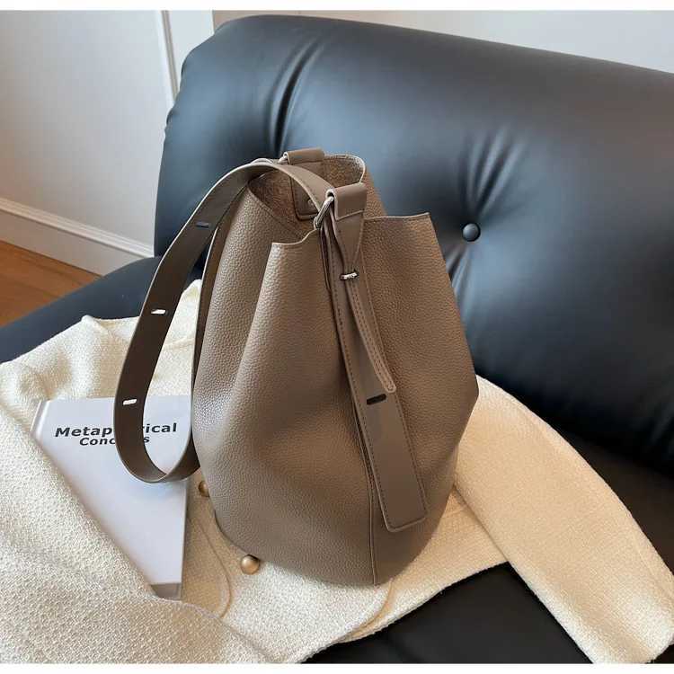 Trendy Designer Solid Bucket Shoulder Cross Body Bag for Womens Handbags and Wallets Newbie Bag Fashion Womens Messenger Bag Z241210