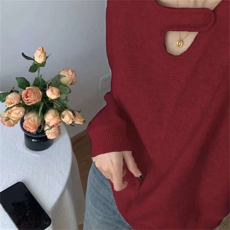 Gentle style, soft sticky pullover design, niche long sleeved inner layer base, 2023 Spring and Autumn new knitwear top for women