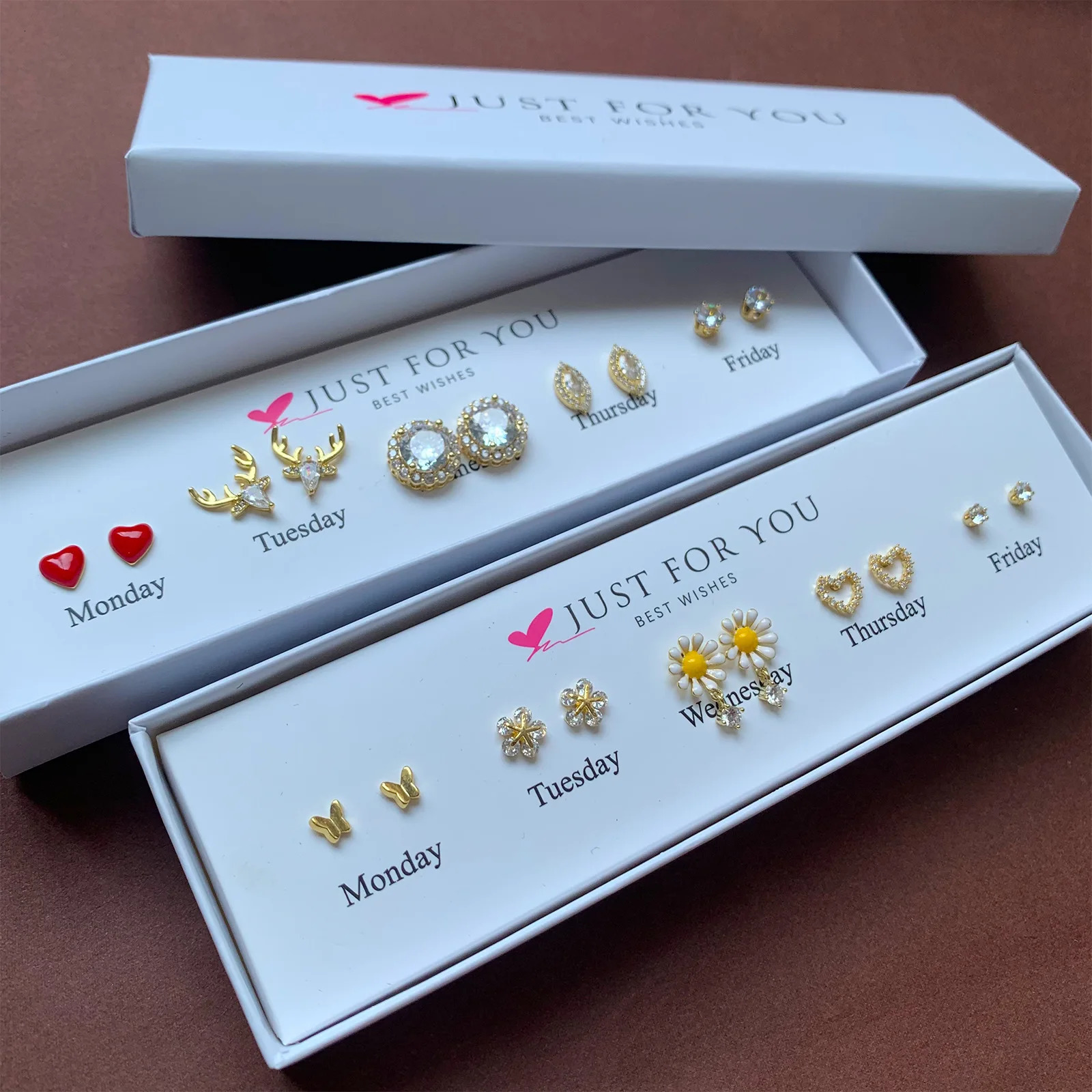 Christmas Deer Flower Zircon Silver Needle Earrings with Different Styles of Gift Boxes Every Week 241209