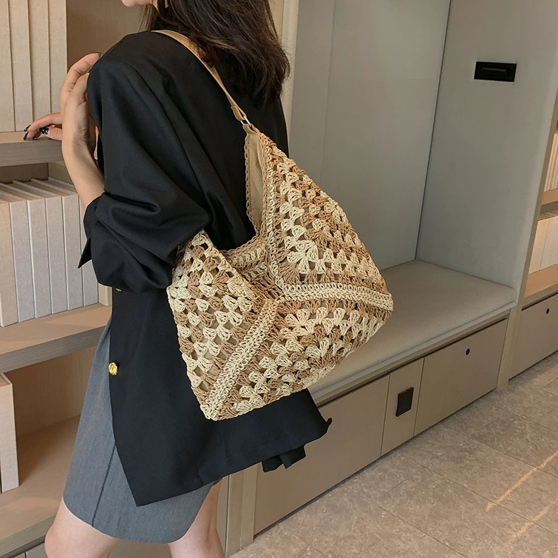 LEFTSIDE Summer Womens Woven Straw Bag Travel Large Beach Bag Handmade Womens High Capacity Handbag241209