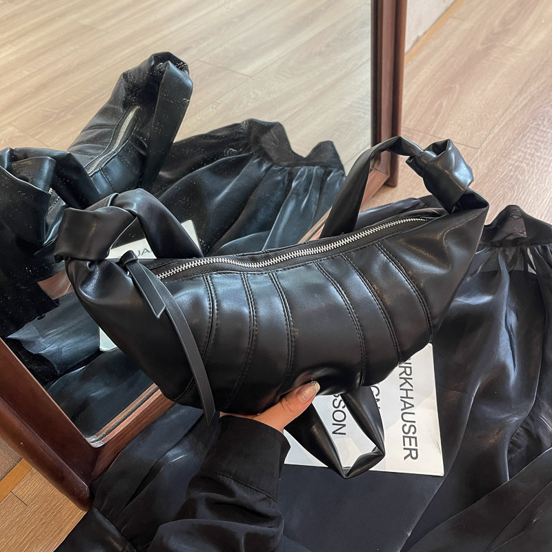 2025 new Crowdsourced Design Women's Single Shoulder Cow Horn New Kesong Crossbody Bag Versatile Instagram