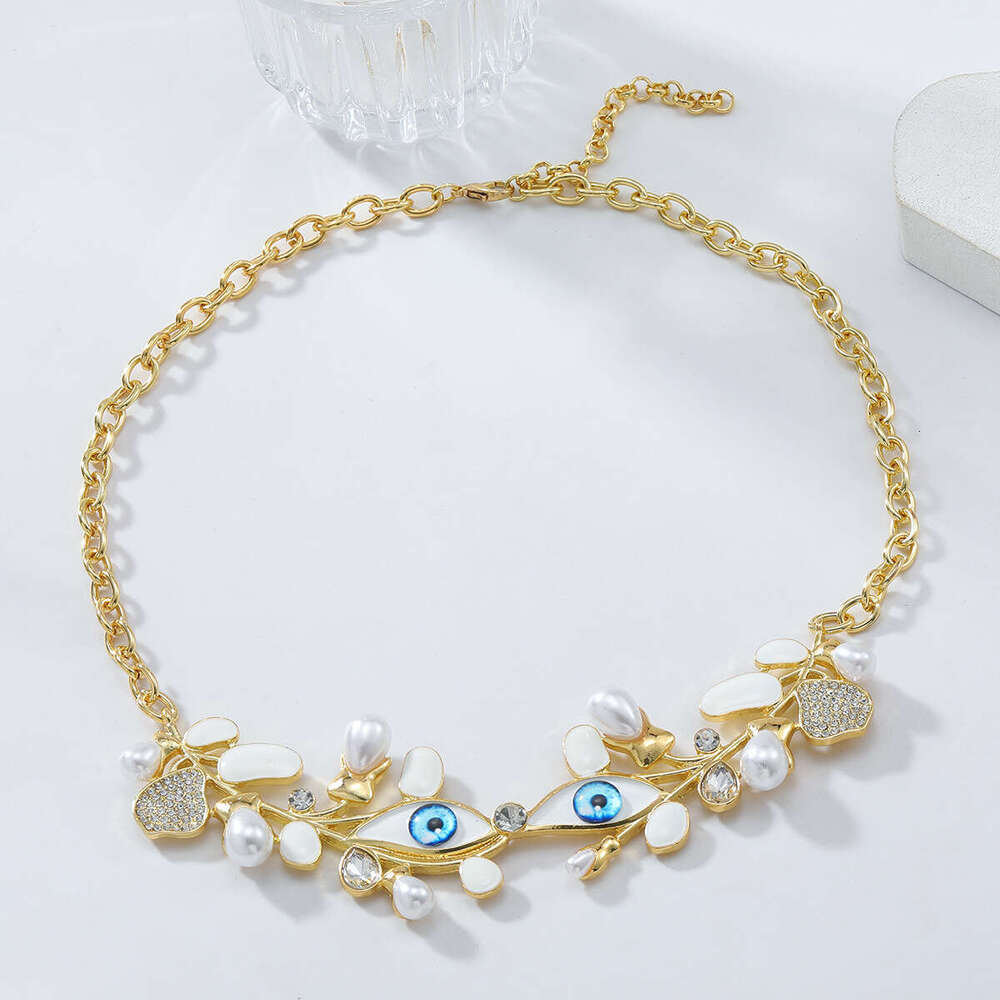 Dia studded wer Devil's Eye necklace 2024 new collarbone chain niche fashion high-end eye accessories
