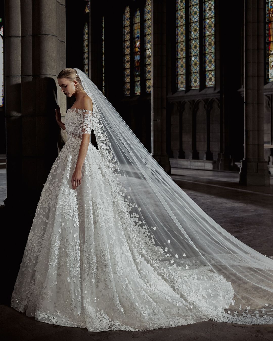 Elegant Ball Gown Wedding Dresses Strapless Beads Sequins Appliques Lace Sweep Train Bridal Gowns Chic Dubai Custom Made Lace-Up Back Vestidos De Novi