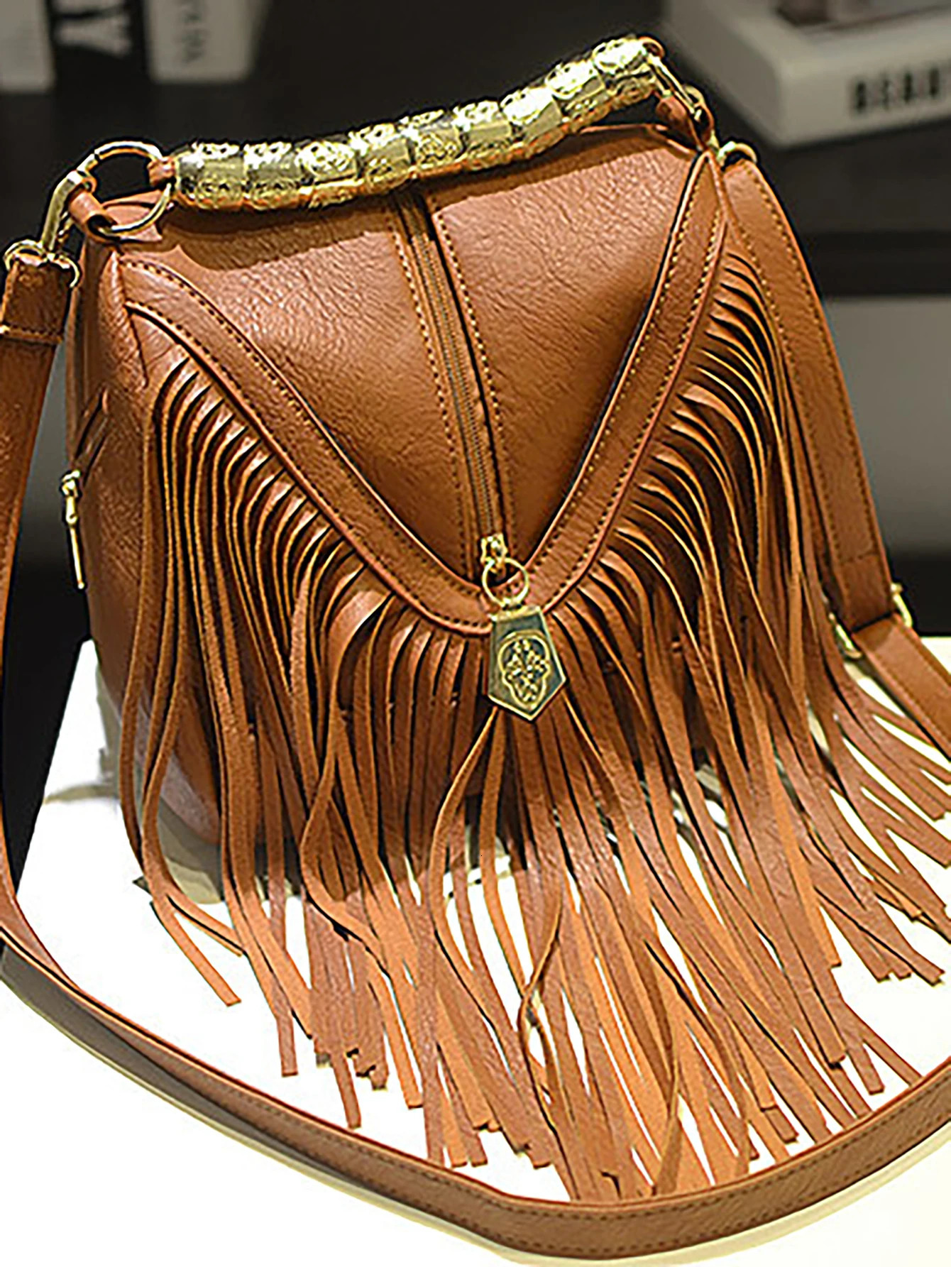 Tassel Decoration Bohemian Style Womens Shoulder Bag Retro Fashion Versatile Personalized Handbag Special Shape Handbag241209