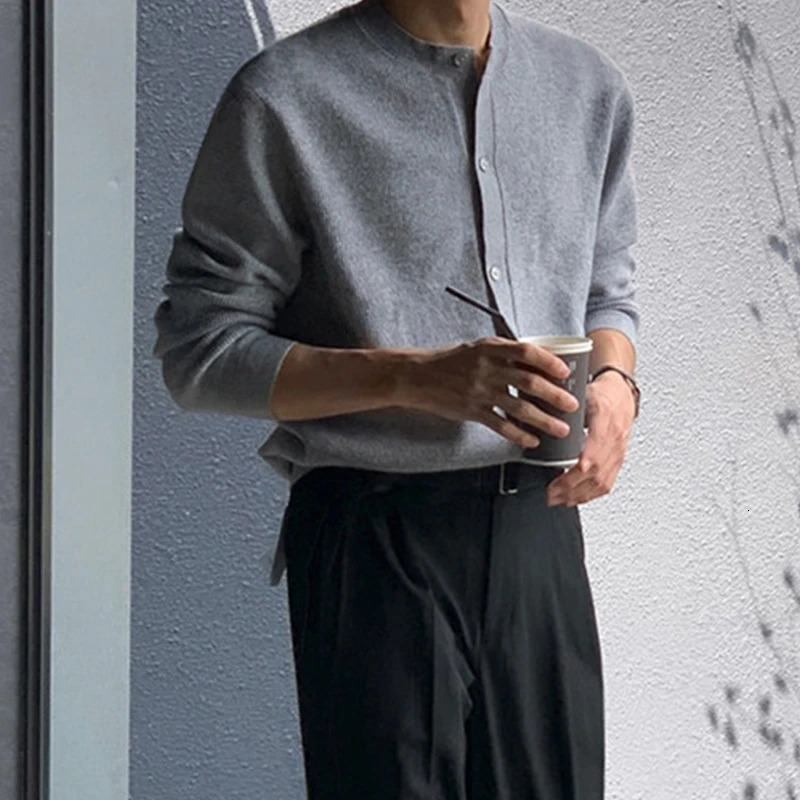 Mens knitted button up cardigan casual long sleeved O-neck solid color retro Korean autumn clothing item 241205