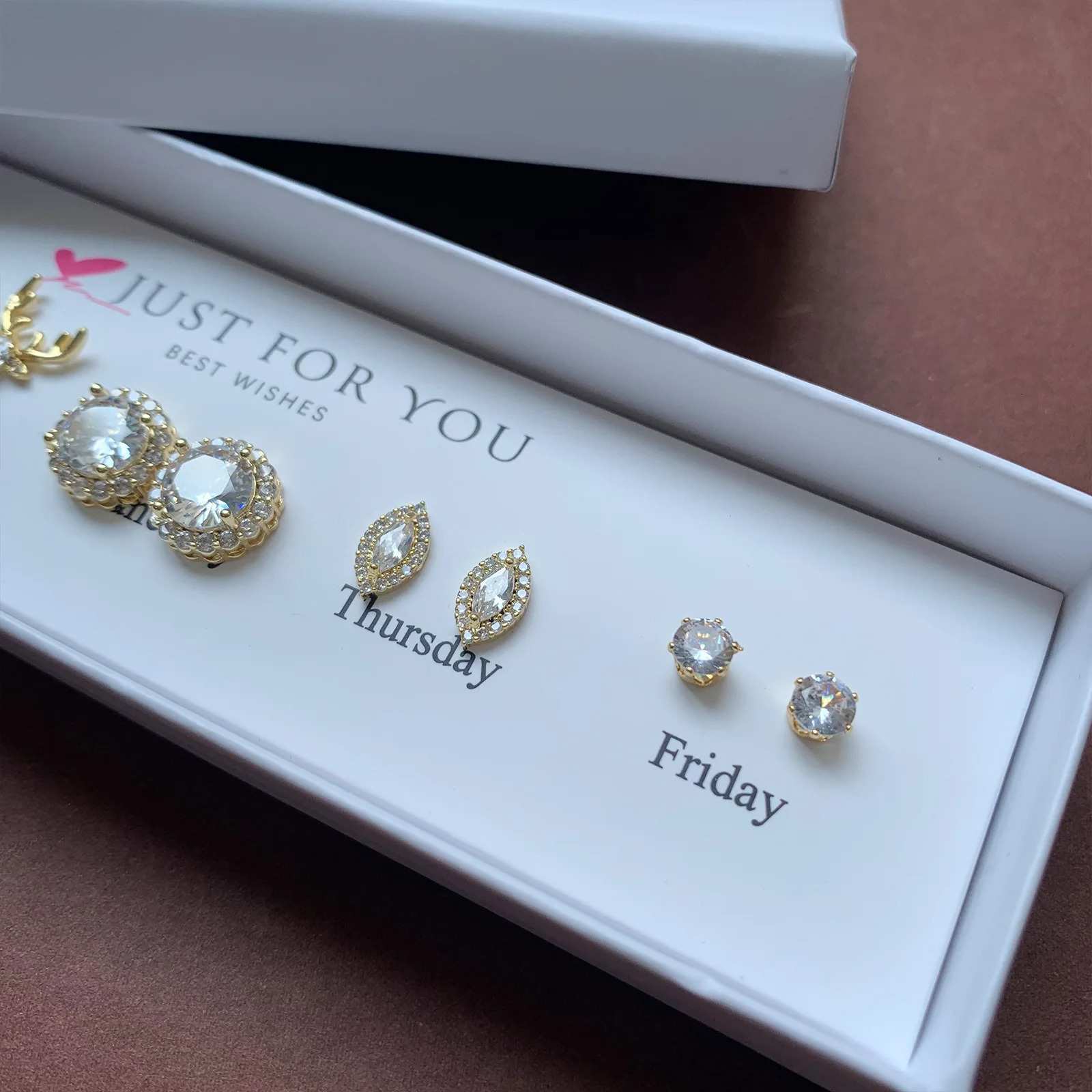 Christmas Deer Flower Zircon Silver Needle Earrings with Different Styles of Gift Boxes Every Week 241209