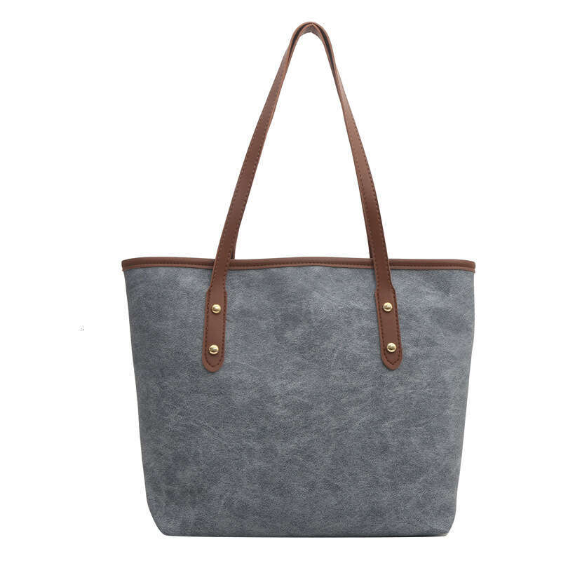 Large capacity women's trendy fashion tote 2024 new niche texture commuting versatile shoulder bag