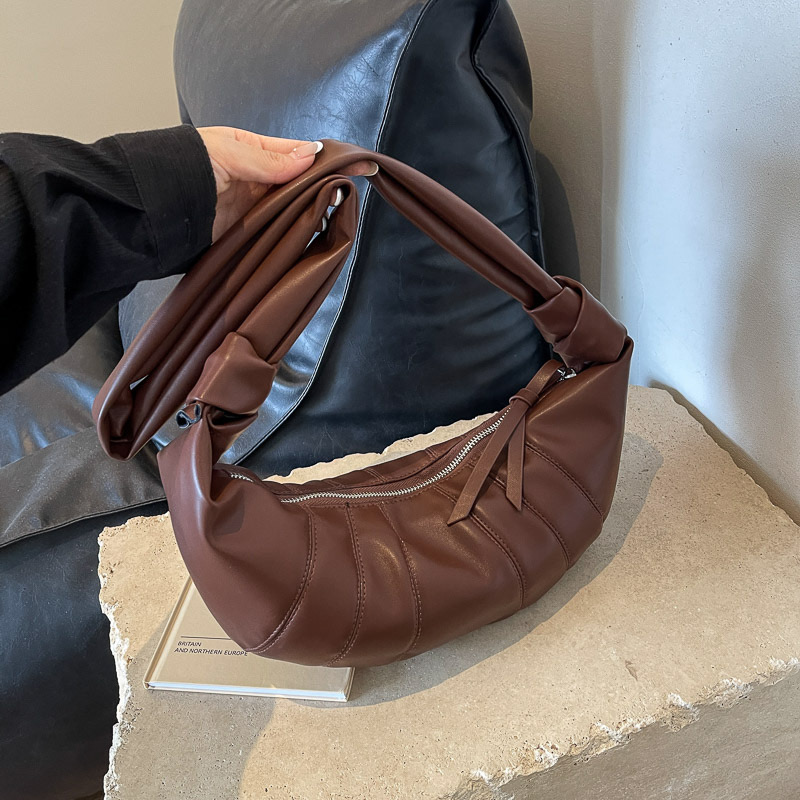 2025 new Crowdsourced Design Women's Single Shoulder Cow Horn New Kesong Crossbody Bag Versatile Instagram