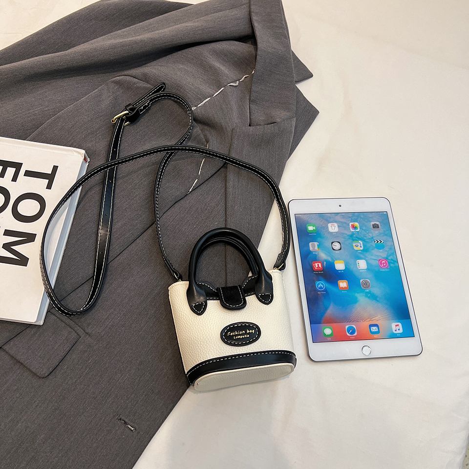 A new cute trend and exquisite soft trend designer PU handbag suitable for daily necessities such as lipstick phone buttons etc