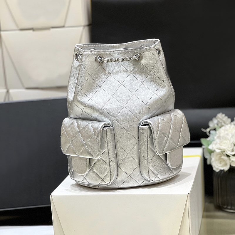 Luxury Metallic Lambskin Leather Shoulder Backpack with Elegant Chain for Fashionable Women C276