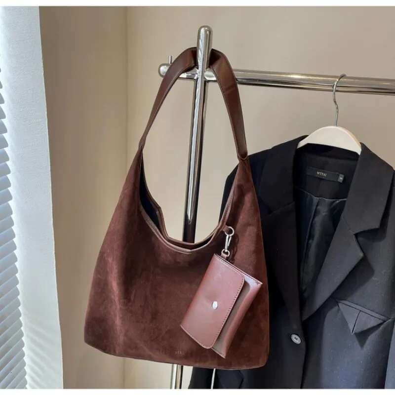 Designer's bag Fashion Solid Colors Zipper Large Capacity for Women New Autumn and Winter Commuting Shoulder Suede Tote Bag