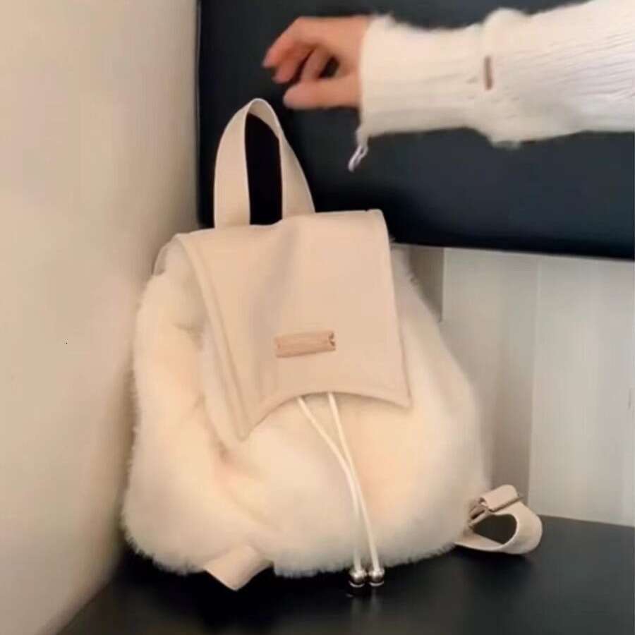 Small niche autumn and winter bag for women 2024 new high-end style spicy girl plush student furry backpack