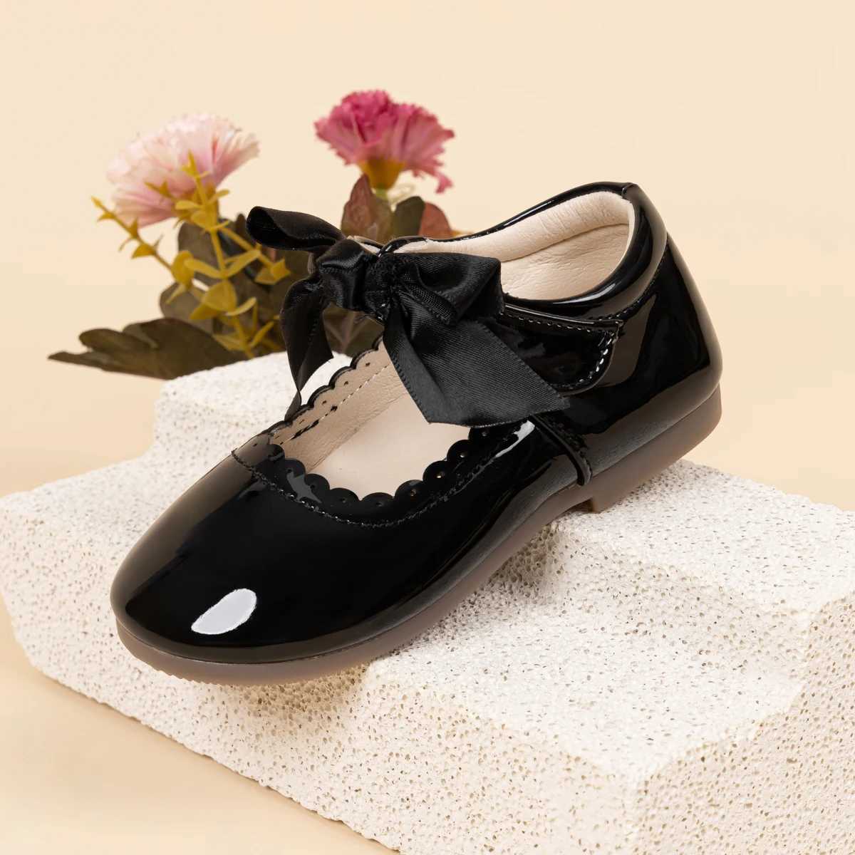 KIDSUN Fashion White Bow Kids Leather Shoes Childrens Girl Princess Par Shoes Flat Rubber Non-slip Wearable Dress ShoesXJ241209