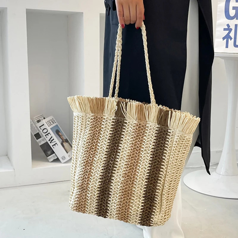 Summer striped grass bag womens large capacity zipper handbag casual holiday beach bag womens handmade shoulder bag shopping bag 241205