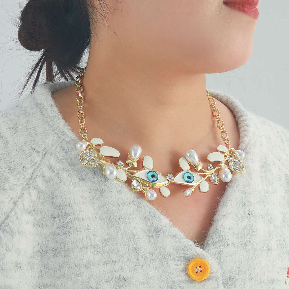 Dia studded wer Devil's Eye necklace 2024 new collarbone chain niche fashion high-end eye accessories