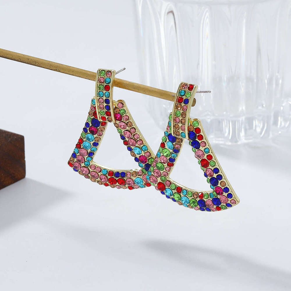 New sier needle studded dia geometric triangle hollow with a simple high-end feel, light versatile and earrings