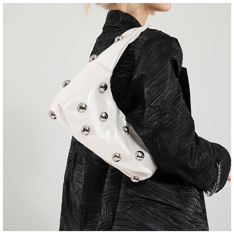 2025 new New Riveted Ball Underarm Trendy Fashion, niche Design, Single Personalized Cross Shoulder Women's Bag