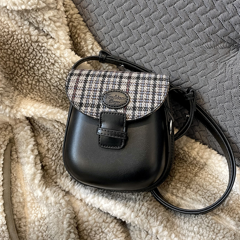 New fashion trend women s small saddle leisure bag winter new designer contrasting trend design handbag shoulder crossbody bag wallet