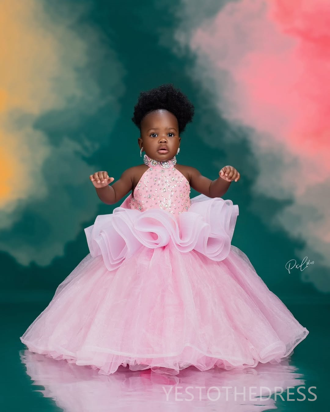 2025 Cute Light Pink Flower Girl Dresses Girls Birthday Dress Communion Gowns Halter Beaded Rhinestones Tiered Tulle Princess Marriage Dress F167