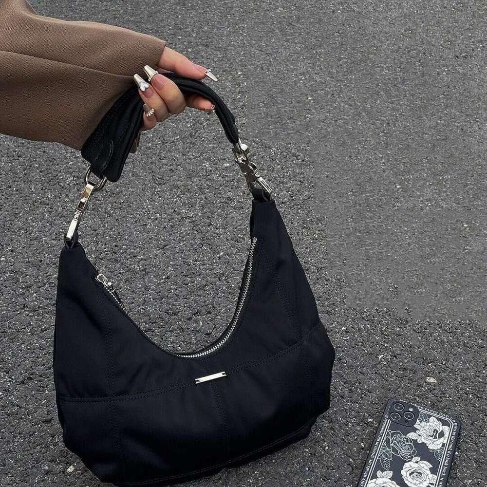Vintage Oxford Cloth Black Armpit Bag With Niche Design, Sunny Cloud Bag, Casual Fashion, Crescent Shoulder Handbag, Fashionable Quality, Classic