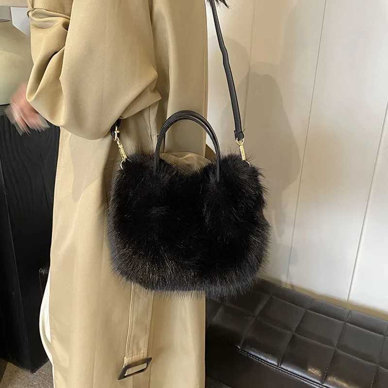 Plush Bag Womens Autumn/Winter New Versatile Plush Messenger Bucket Bag Z241210