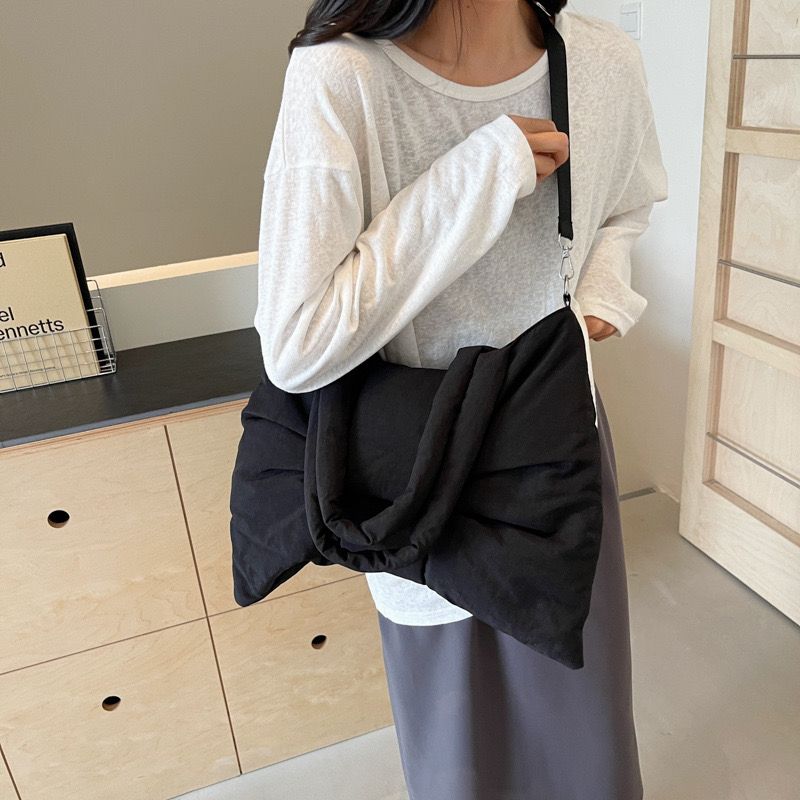 2025 new new minimalist canvas one shoulder bag, cute and exquisite bow tie, niche crossbody commuting tote bag zhanyishengli