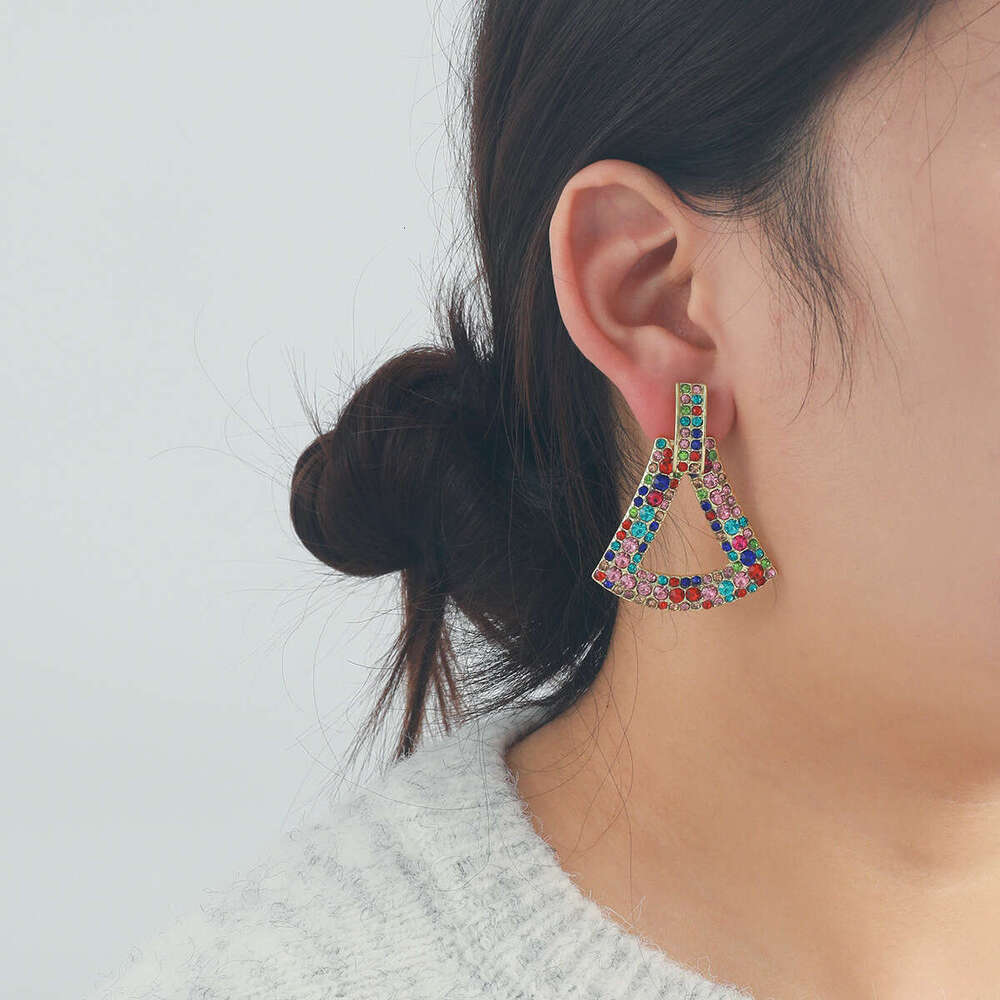 New sier needle studded dia geometric triangle hollow with a simple high-end feel, light versatile and earrings