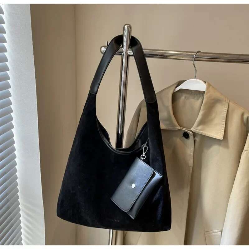 Designer's bag Fashion Solid Colors Zipper Large Capacity for Women New Autumn and Winter Commuting Shoulder Suede Tote Bag
