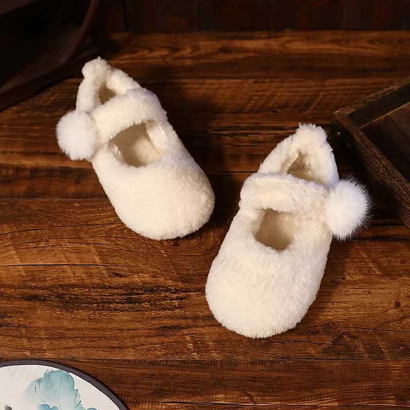 2025 Winter New Fur Cover Toe Light Warm Kids Designer Lambs Wool Casual Shoes Children Flats Plush Non-slip Boys Girls ShoesXJ241209