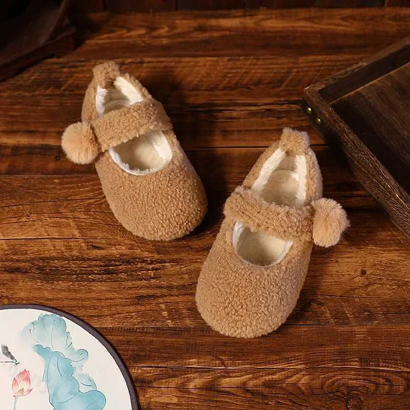 2025 Winter New Fur Cover Toe Light Warm Kids Designer Lambs Wool Casual Shoes Children Flats Plush Non-slip Boys Girls ShoesXJ241209