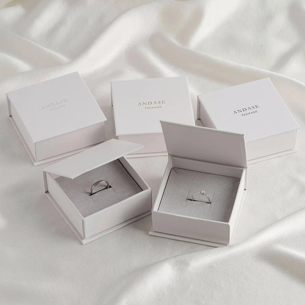 9 * 9 * 3.5cm customized necklace magnetic box with sponge personalized jewelry packaging loose flip cardboard box 241209