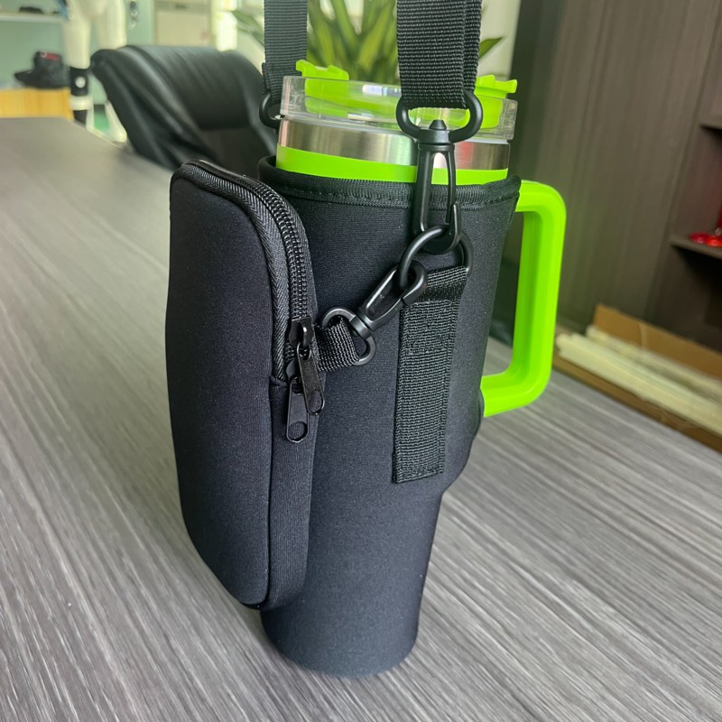Winter outdoor down bottle cover Portable stylish shoulder strap water bottle bag Portable Crossbody insulated ice Master cup cover 40OZ Ice King Cup 